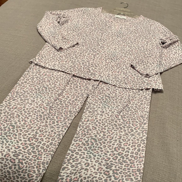 Karen Neuberger Animal Print Pajama Set Medium in Like New Condition - Picture 12 of 14
